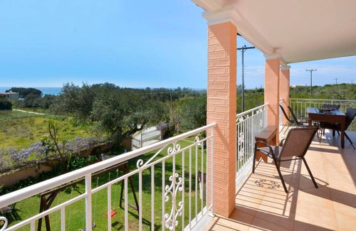 Agios Matthaios Apartment | 110 m² Apartment ∙ 3 bedrooms ∙ 7 guests
