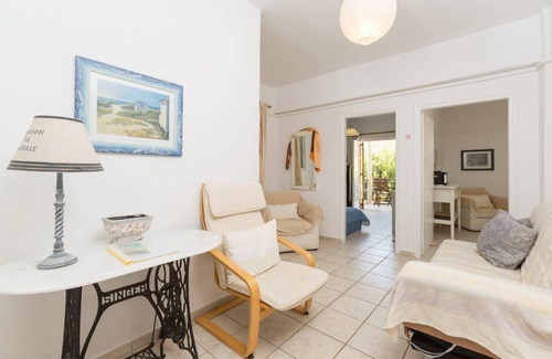 Agios Stefanos Apartment | 120 m² Apartment ∙ 3 bedrooms ∙ 6 guests