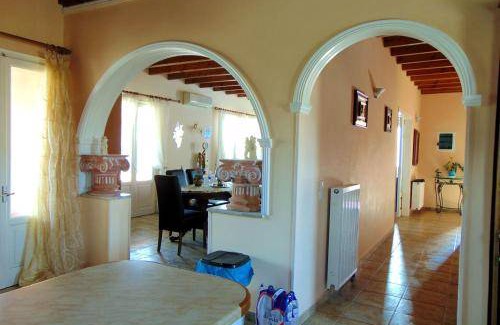 Liapades Villa | 250 m² Villa ∙ 3 bedrooms ∙ 8 guests