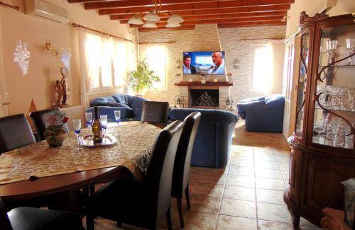 Liapades Villa | 250 m² Villa ∙ 3 bedrooms ∙ 8 guests