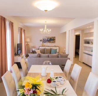 Acharavi Villa | 260 m² Villa ∙ 6 bedrooms ∙ 15 guests