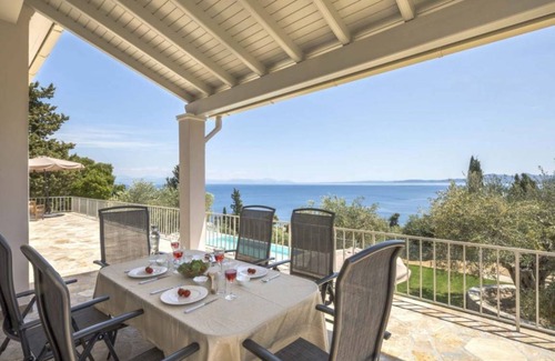 Perama Villa | 270 m² Villa ∙ 4 bedrooms ∙ 9 guests