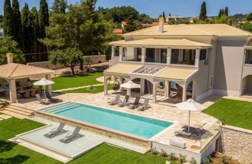 Dassia Villa | 350 m² Villa ∙ 5 bedrooms ∙ 10 guests