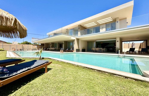 Kavvadades Villa | 350 m² Villa ∙ 6 bedrooms ∙ 14 guests