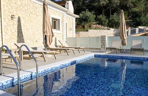Liapades Villa | 95 m² Villa ∙ 3 bedrooms ∙ 7 guests
