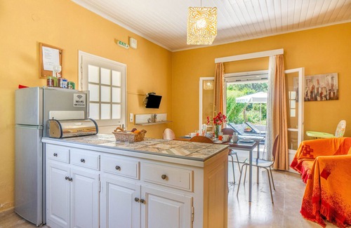 Agios Spyridon Corfu Apartment | Apartment 'Amalia Dio' with Mountain View, Wi-Fi and Air Conditioning