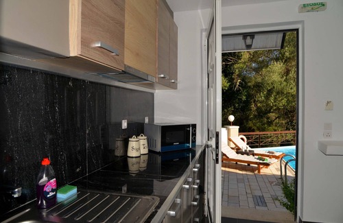 Agios Gordios Apartment | Apartment 'Doliva Studio' with Private Pool, Mountain View, Wi-Fi and Air Conditioning
