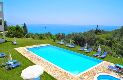 Sinarades Apartment | Apartments with pool "adonis"
