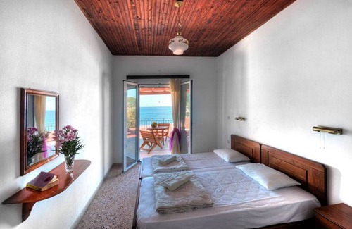 Agios Georgios Pagon Apartment | Arista Ferienwohnung 2 - mit Meerblick direkt am Strand von Agios Georgios Pagon