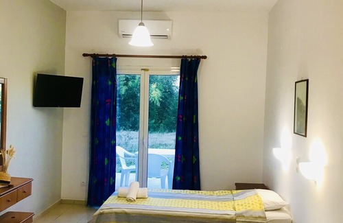 Roda House | Banos Apartments 1 room Studio and Swimming Pool