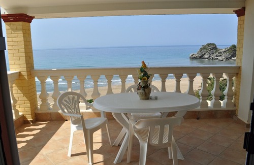 Sinarades Apartment | Beachfront House Tolis - Pelekas Beach