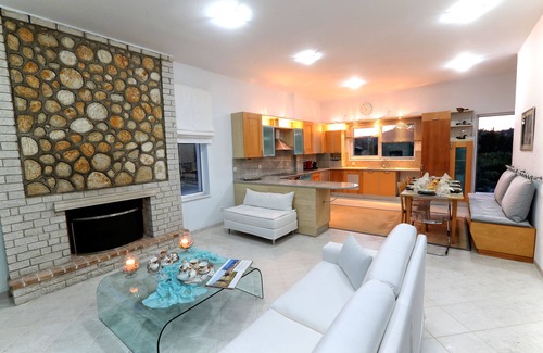 Gouvia Villa | CORFU LUXURY VILLA PALOMA