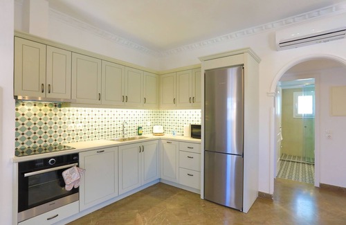 Kassiopi House | Kassiopi Home: Modern, Shared Pool, A/C, Wi Fi, near beach