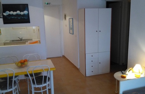 Parelia Apartment | Menigos 57 seafront apartment with garden