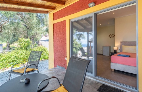 Sinarades Apartment | Studio Apartment 'With Sea View 1' with Sea View, Wi-Fi and Air Conditioning