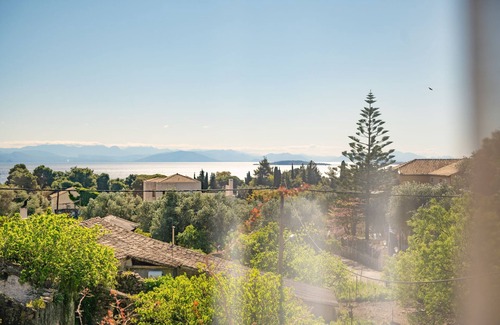 Kato Korakiana Villa | Villa marifei nRomantic luxury villa with bbq garden and swimming pool