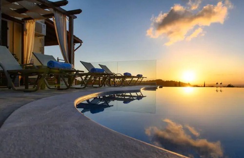 Poulades Villa | Villa Verde, Over the hill with spectacular sea views and private pool