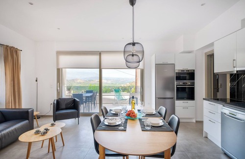 Kamilari House | Ήσυχο μέρος στο κέντρο του χωριού με όμορφη θέα.