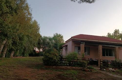Larissos House | Κτήμα Εμιαλη