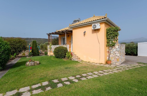 Gythio Villa | Μαργαρίτα/Margarita near to sea with swimming pool