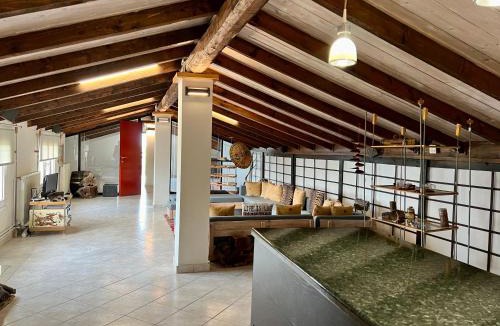 Alykes Apartment | ΣΟΦΙΤΑ ΞΥΛΟ ΜΕΤΑΛΟ ΓΥΑΛΙ