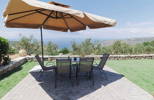 Neon Oitylo Apartment | 1,5 km from Areopoli Stone Apartment, Mani, Acroterra