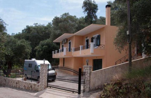 Liapades House | 120 m² House ∙ 4 bedrooms ∙ 8 guests