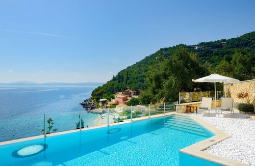 Katavolos Villa | 160 m² Villa ∙ 3 bedrooms ∙ 6 guests