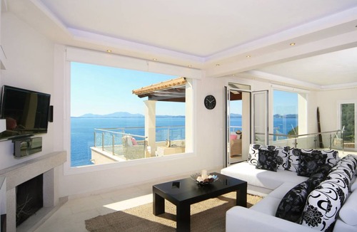 Katavolos Villa | 160 m² Villa ∙ 3 bedrooms ∙ 6 guests