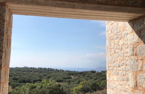 Pagkia House | 1BDR Loft in Stone Tower, majestic view in Mani