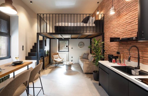 Gazi Apartment | 1BR Boutique Apt Acropolis Rooftop view