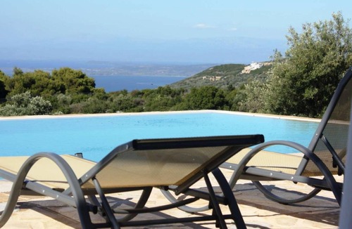 Kavallos Villa | 2 bed villa with pool and distant sea views