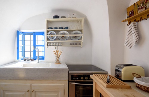 Imerovigli House | 2 Bedroom Elegant Villa at Imerovigli With Amazing sea views and hot tub