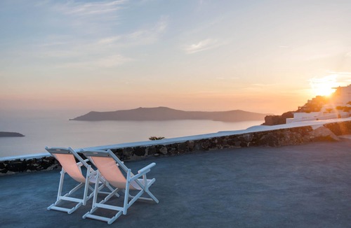 Imerovigli House | 2 Bedroom Elegant Villa at Imerovigli With Amazing sea views and hot tub