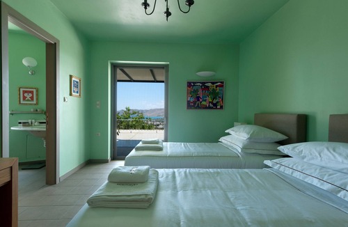 Grambia Villa | 2-Bedroom Villa with Panoramic View of Sea & Mountains.