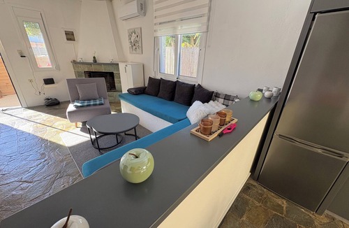 Kokkini Chani House | 2 min. drive to the beach. Holiday Home Angela