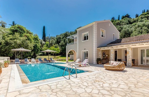 Agios Stefanos Villa | 200 m² Villa ∙ 4 bedrooms ∙ 8 guests