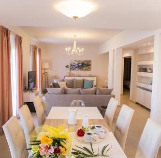 Acharavi Villa | 260 m² Villa ∙ 6 bedrooms ∙ 15 guests