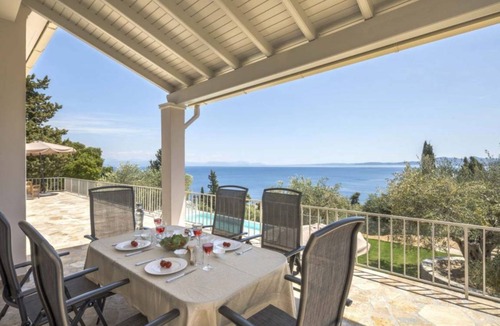 Perama Villa | 270 m² Villa ∙ 4 bedrooms ∙ 9 guests