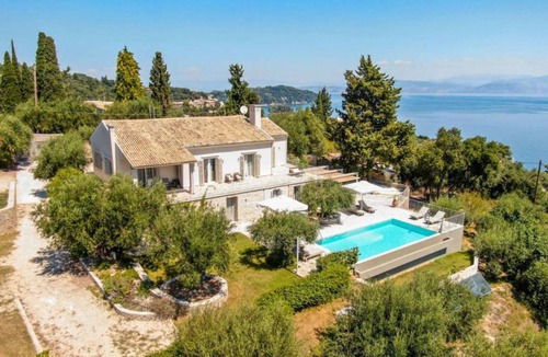 Perama Villa | 270 m² Villa ∙ 4 bedrooms ∙ 9 guests