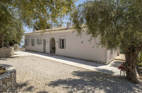 Perama Villa | 270 m² Villa ∙ 4 bedrooms ∙ 9 guests