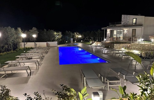 Gerani Villa | 2steps Maleme beach & Restaurants/Heated pool