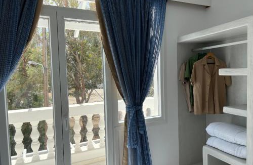 Perissa Apartment | 3 Bedroom House included car rental-Heated Jacuzzi