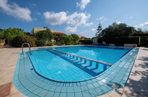 Akrotiri Villa | 3 Charming Villas in Enchanting Chorafakia with Private Pool
