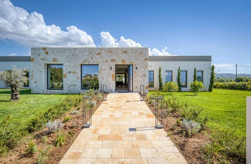 Almiros Beach Villa | 345 m² Villa ∙ 5 bedrooms ∙ 10 guests