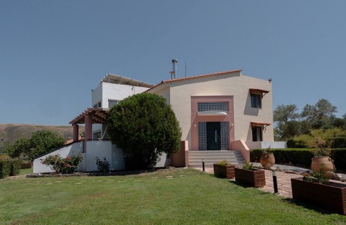Somatas Villa | 4-Bedroom Hillside Home with 50sqm Private Pool, amazing seaviews, only 10min to town!