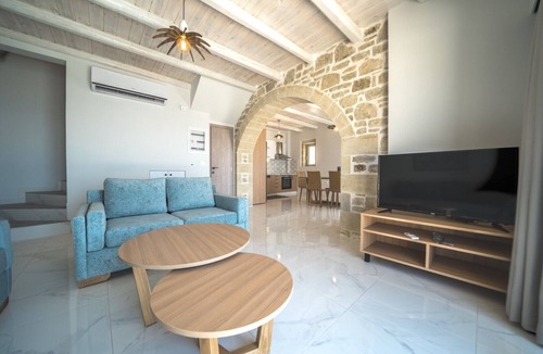 Zerviana Villa | 4km to Falasarna beach *Jacuzzi in the pool *Walk to Tavernas & Mini Market