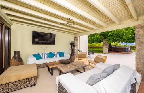 Potamos Villa | 780 m² Villa ∙ 6 bedrooms ∙ 16 guests