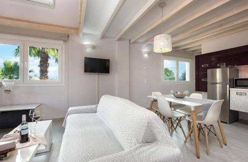 Kavos Hotel | 80 m² Hotel ∙ 2 bedrooms ∙ 127 guests