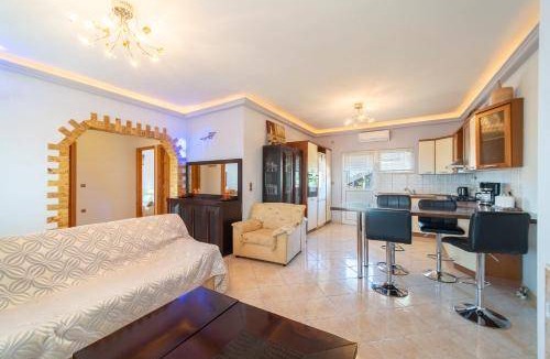 Petriti House | 95 m² House ∙ 3 bedrooms ∙ 6 guests